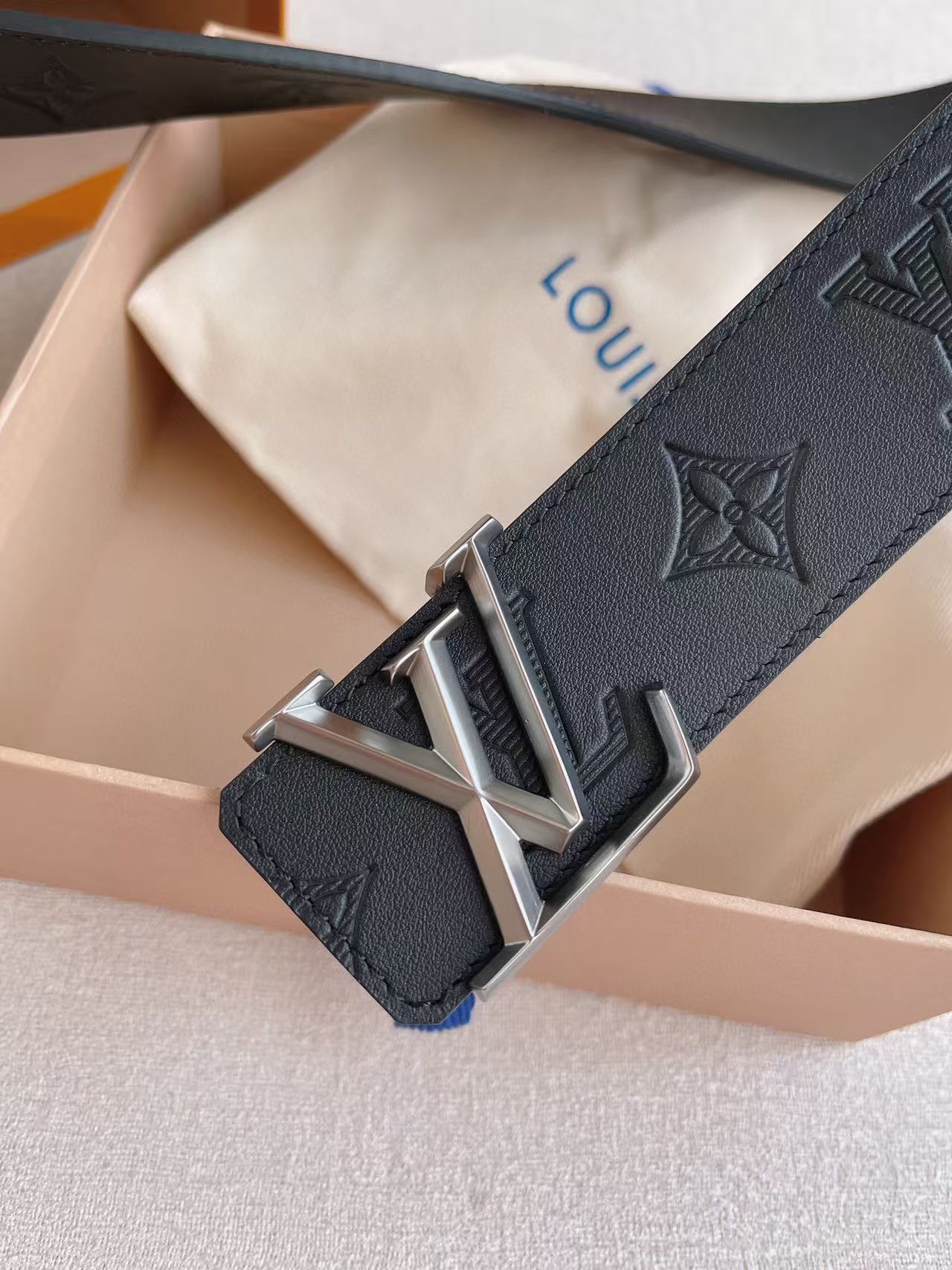 Louis Vuitton Men's Classic LV Initiales Embossed Leather Belt (Replica) - Image 4