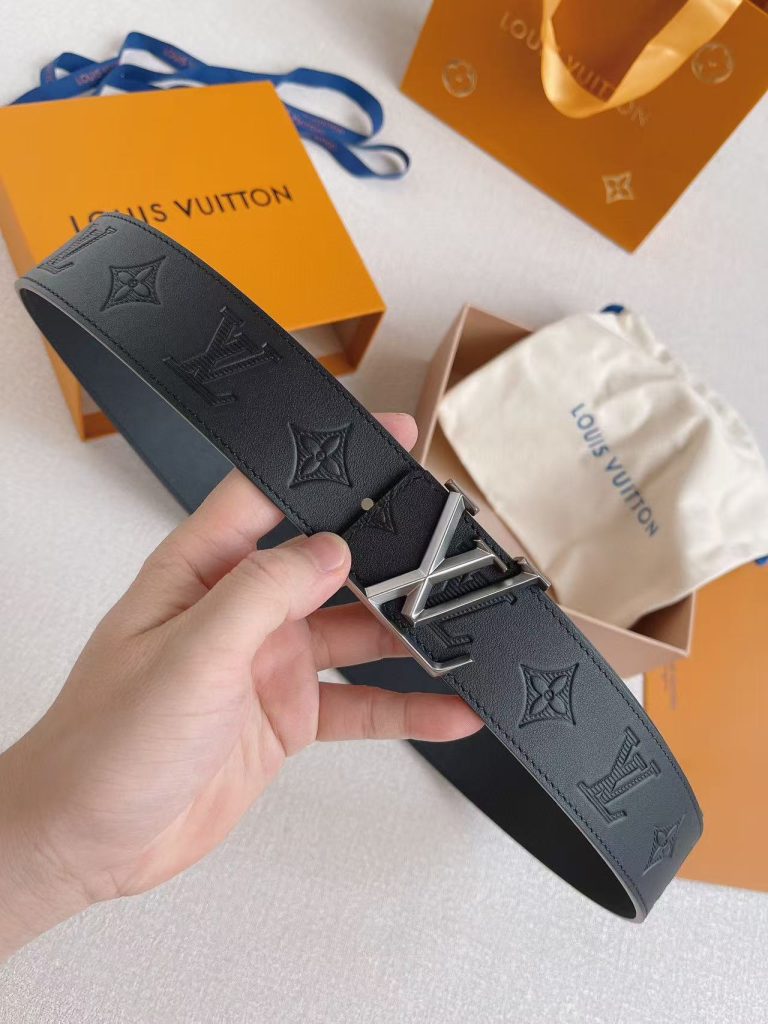 Louis Vuitton Men's Classic LV Initiales Embossed Leather Belt (Replica)
