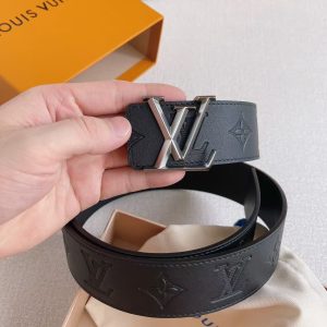 Louis Vuitton Men's Classic LV Initiales Embossed Leather Belt (Replica) - Image 5