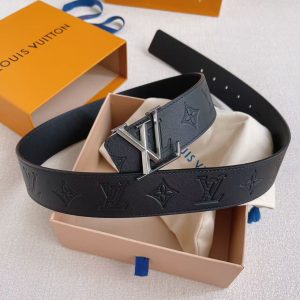 Louis Vuitton Men's Classic LV Initiales Embossed Leather Belt (Replica) - Image 2
