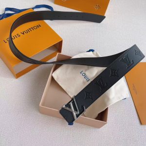Louis Vuitton Men's Classic LV Initiales Embossed Leather Belt (Replica) - Image 7