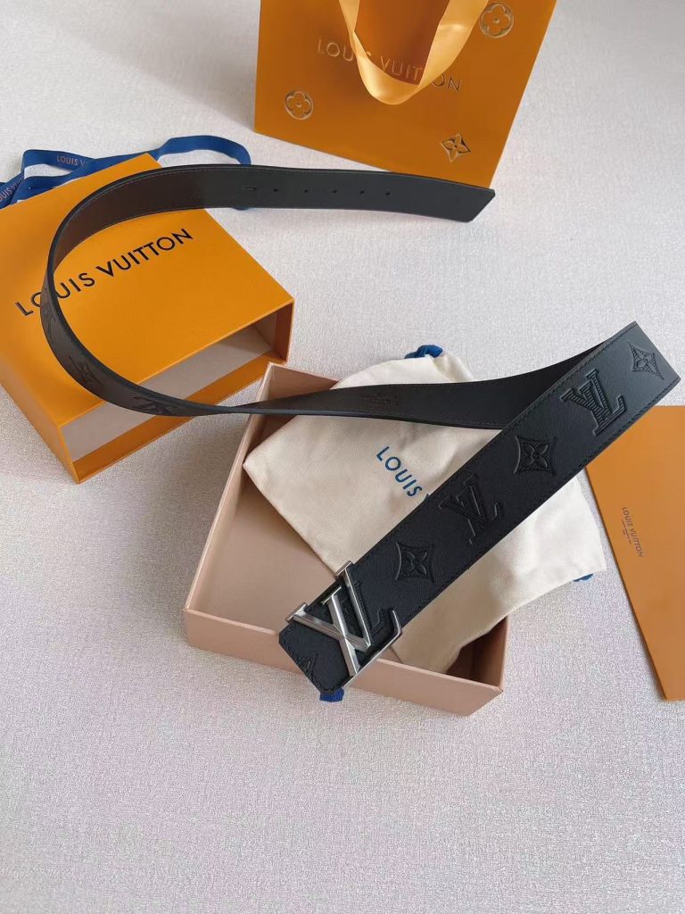 Louis Vuitton Men's Classic LV Initiales Embossed Leather Belt (Replica)